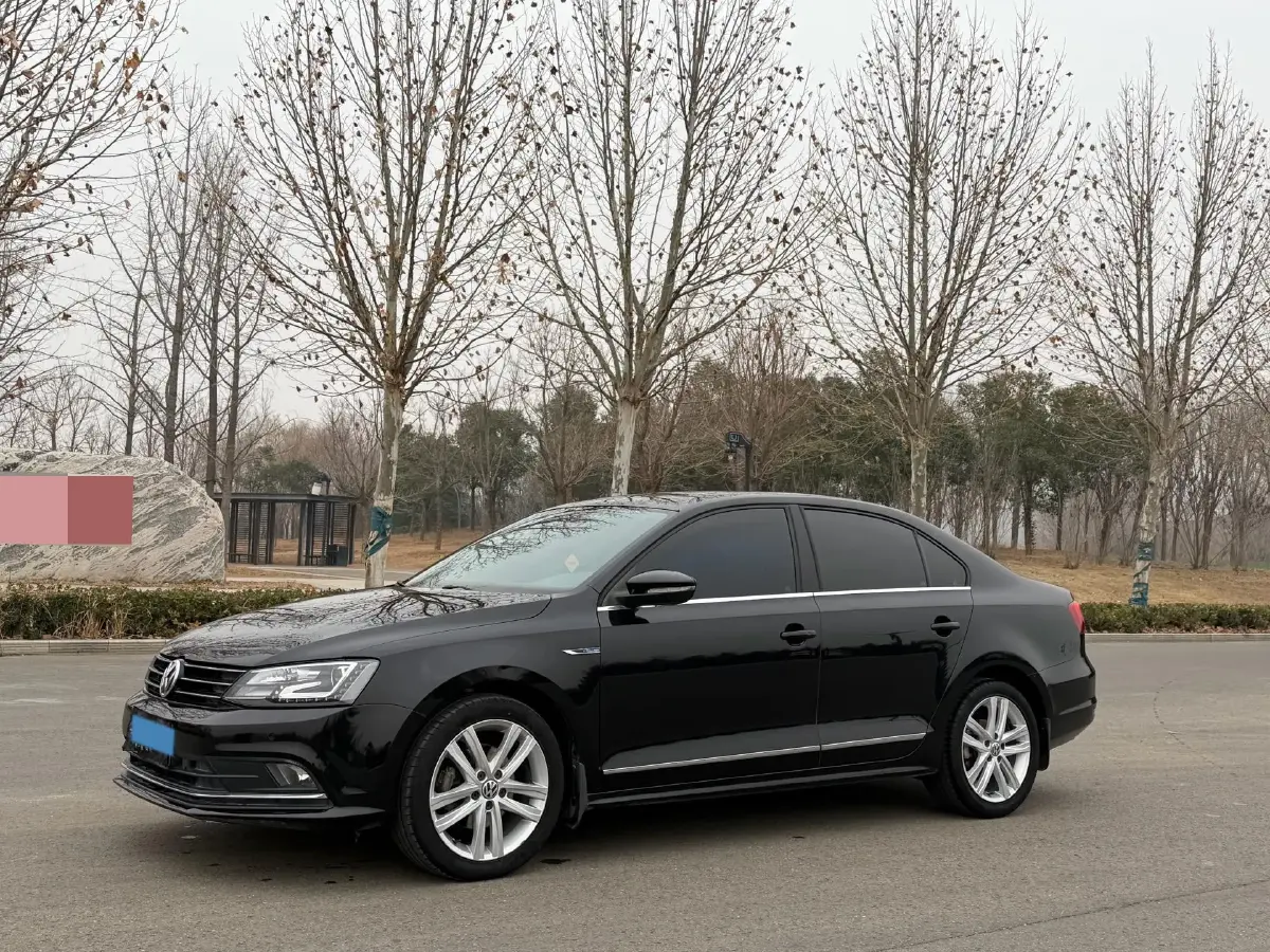 2017 Volkswagen Sagitar 1.4T 150HP L4 7DCT