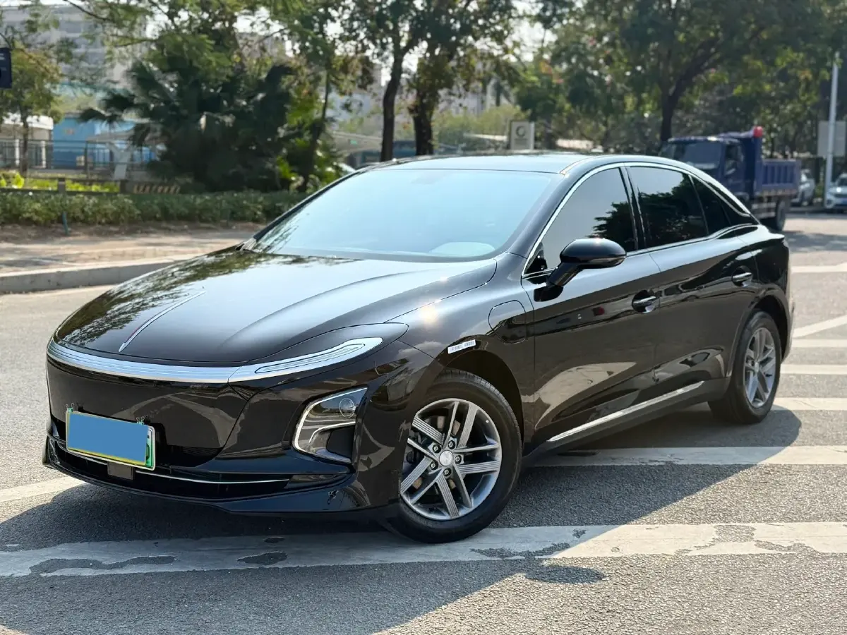 2025 HongQi E-QM5 BEV