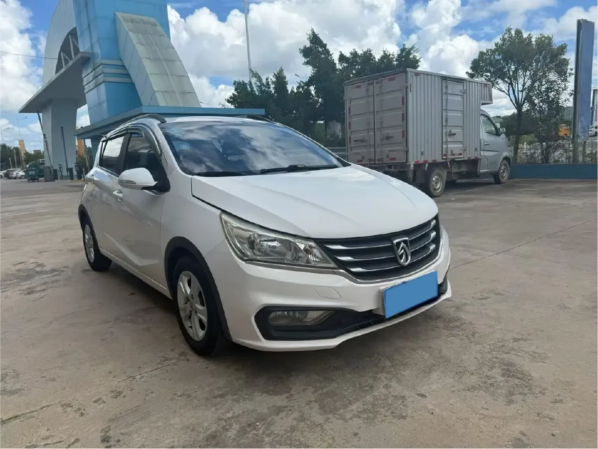 2016 BaoJun 310 1.2L 82HP L4 5MT,autocango,china used car exporter,china ev exporter,chinese used car exporter,chinese used ev exporter