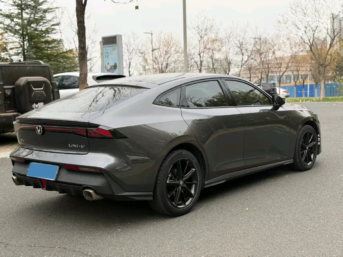 2022 ChangAn UNI-V 1.5T 188HP L4 7DCT,autocango,china used car exporter,china ev exporter,chinese used car exporter,chinese used ev exporter