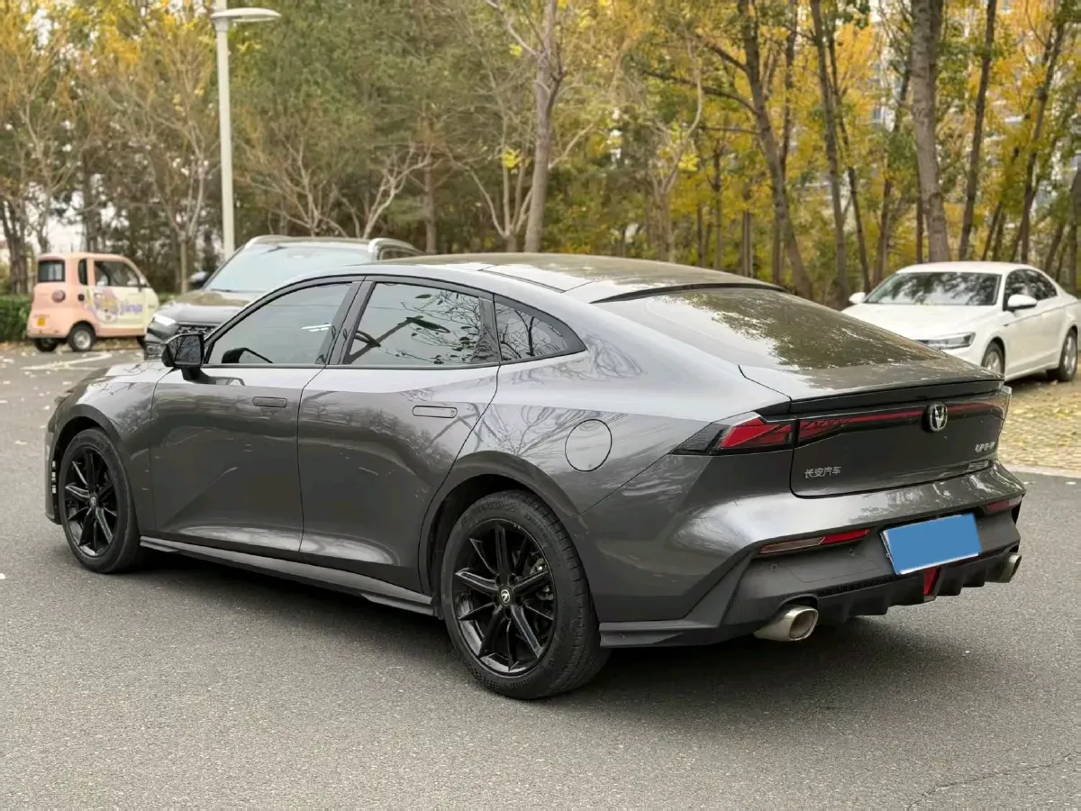 2022 ChangAn UNI-V 1.5T 188HP L4 7DCT,autocango,china used car exporter,china ev exporter,chinese used car exporter,chinese used ev exporter