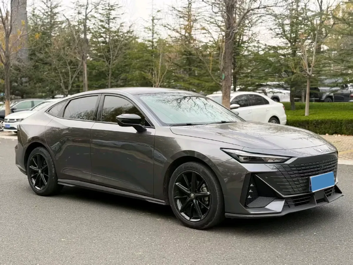 2022 ChangAn UNI-V 1.5T 188HP L4 7DCT,autocango,china used car exporter,china ev exporter,chinese used car exporter,chinese used ev exporter