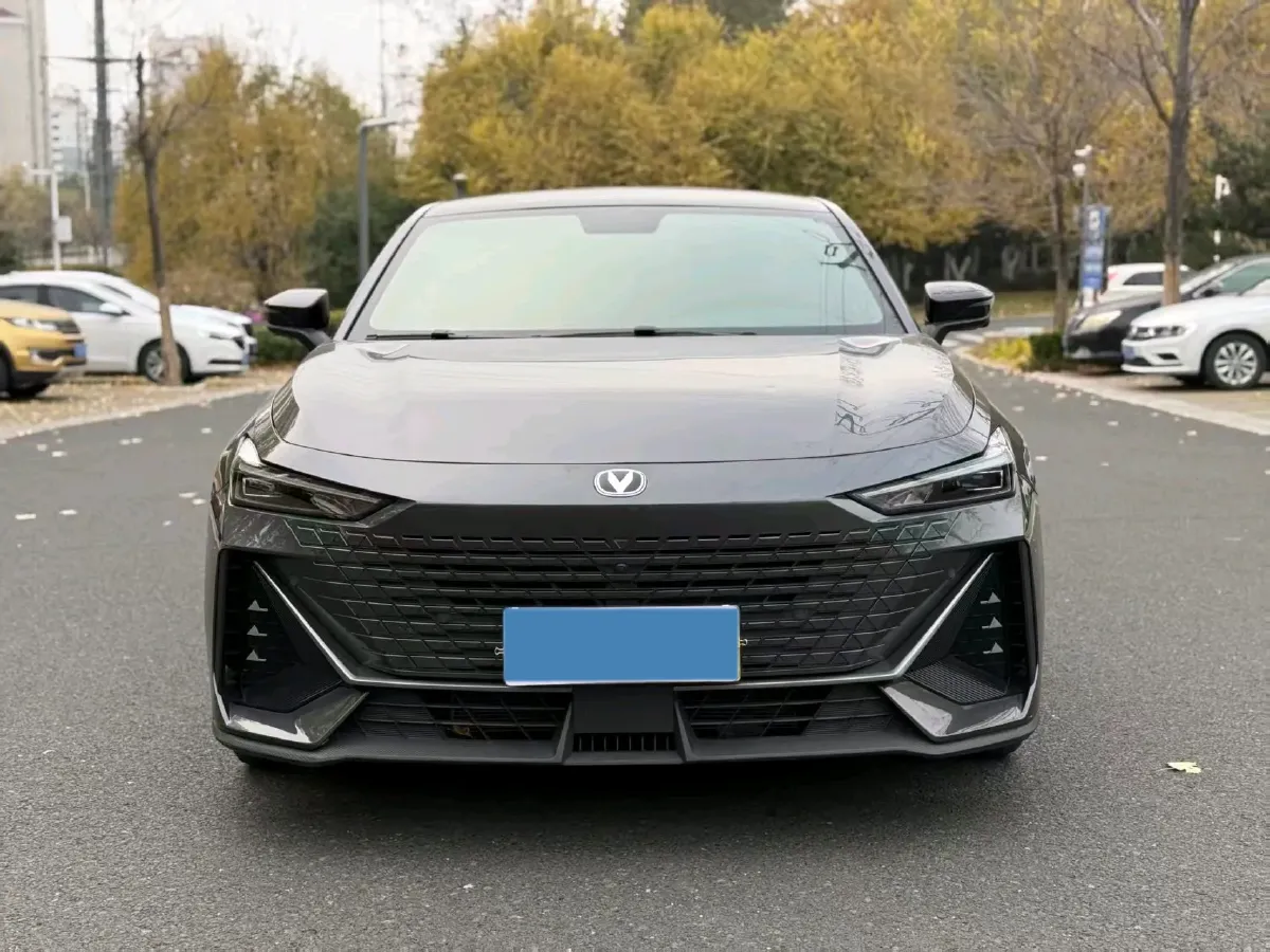 2022 ChangAn UNI-V 1.5T 188HP L4 7DCT,autocango,china used car exporter,china ev exporter,chinese used car exporter,chinese used ev exporter