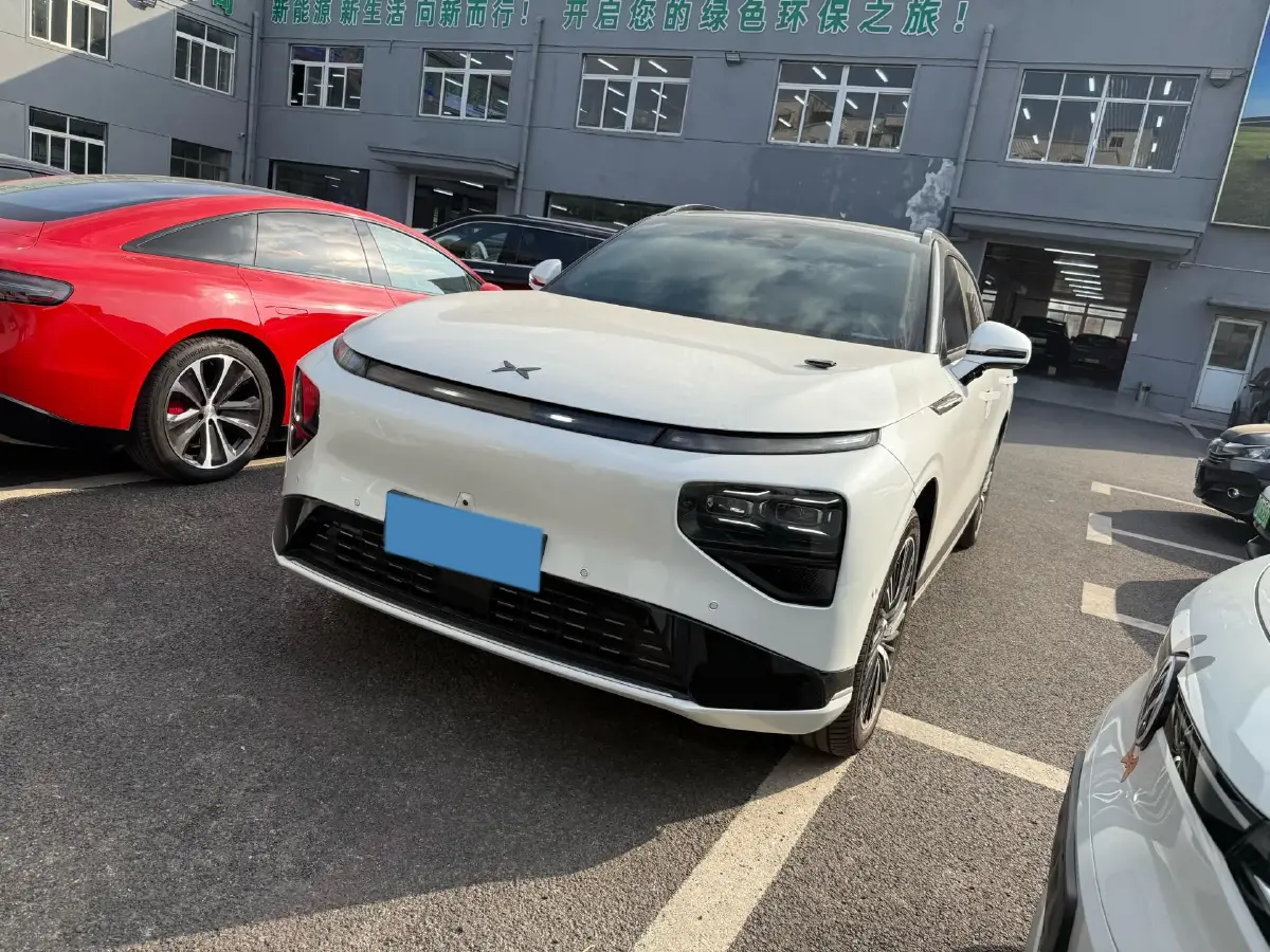 2025 Xpeng G9 BEV 79KWH