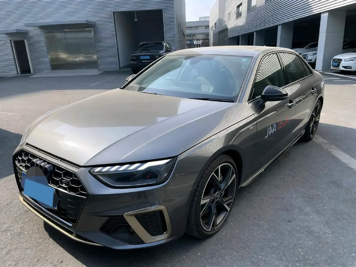 2024 Audi A4L 2.0T 190HP L4 7DCT