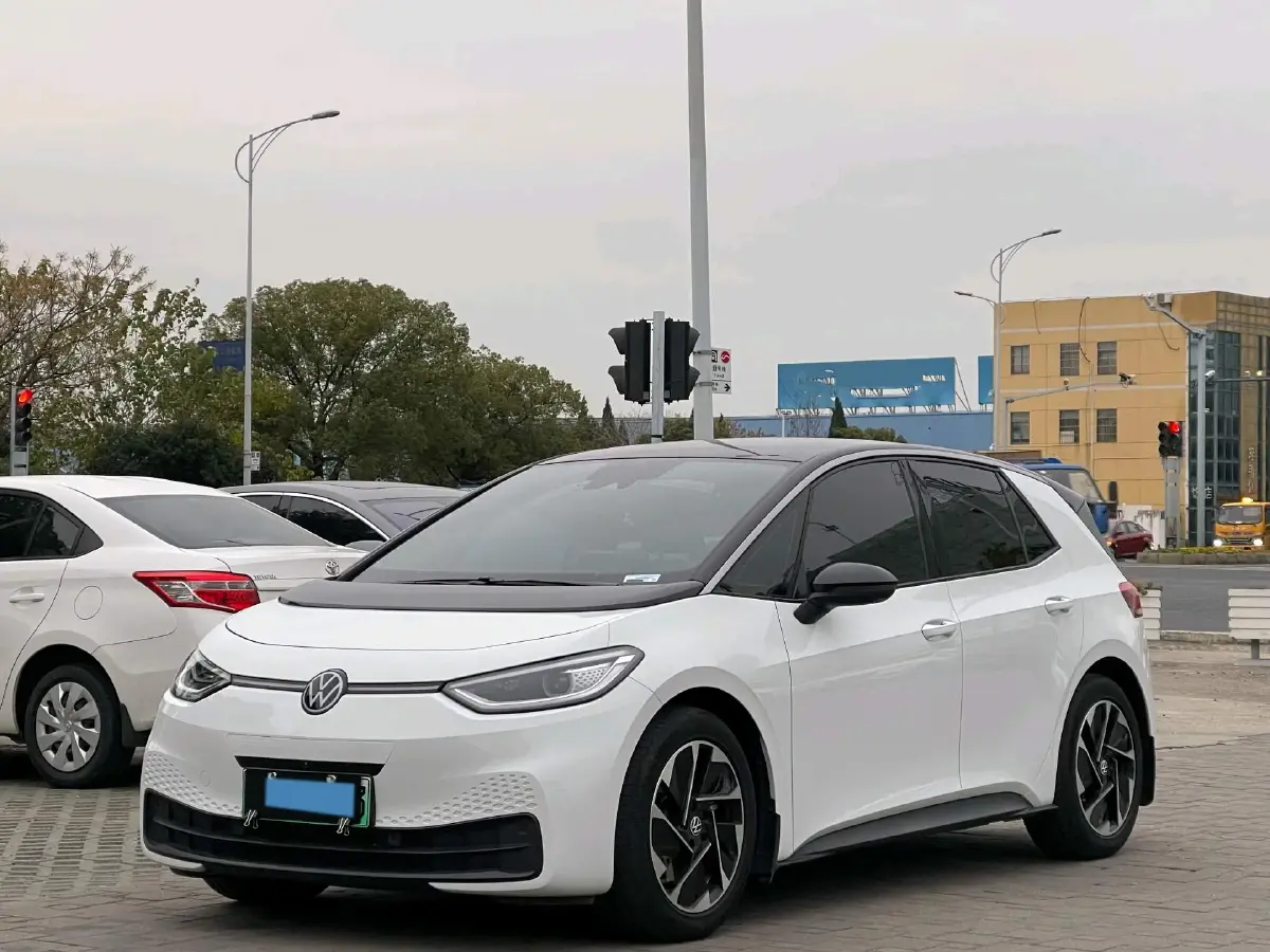 2025 Volkswagen ID.3 BEV 52.8KWH