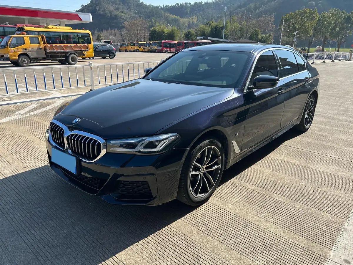 2022 BMW 5 Series 2.0T 184HP L4 8AT