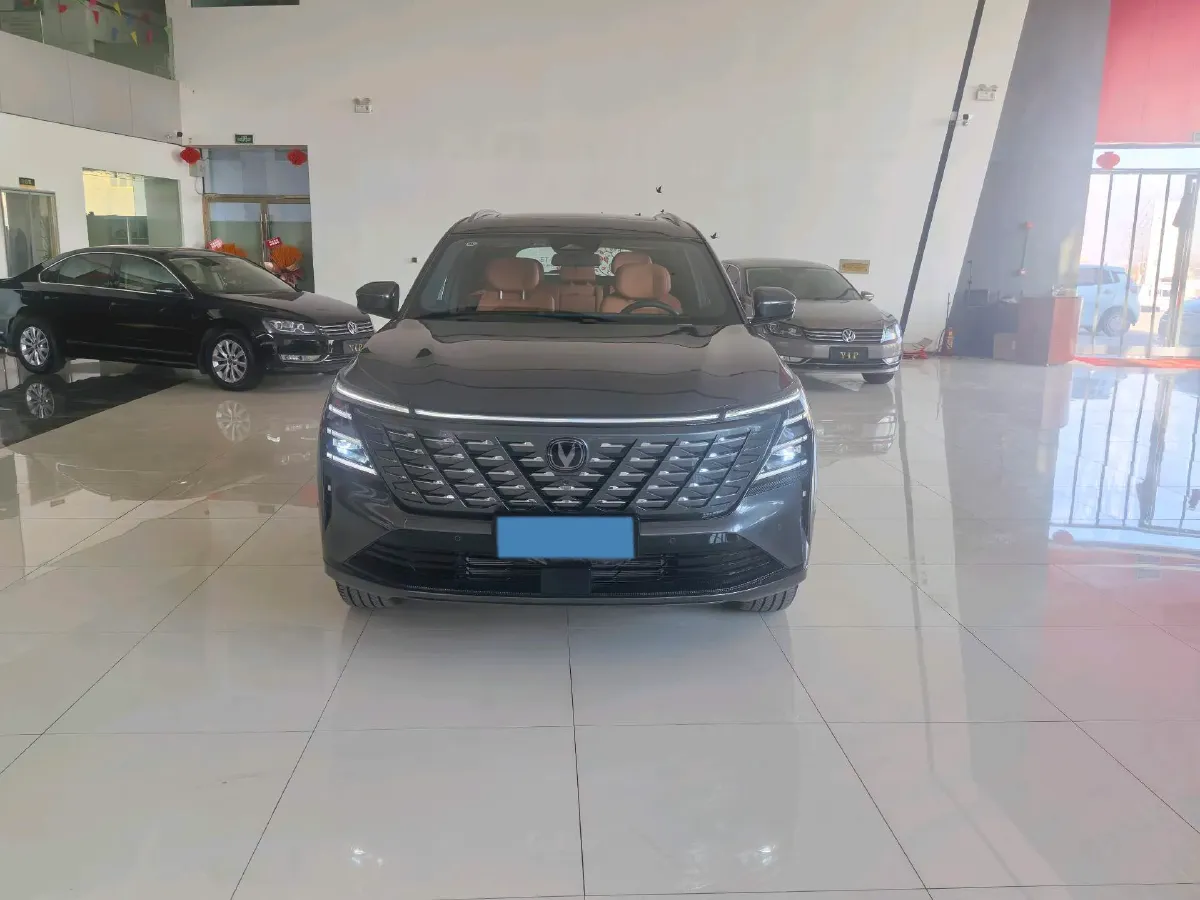 2025 ChangAn CS75 Plus 2.0T 233HP L4 8AT,autocango,china used car exporter,china ev exporter,chinese used car exporter,chinese used ev exporter