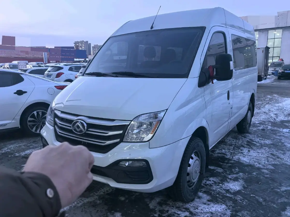 2024 MAXUS XinTu V80 2.0T 147HP L4 6SMG