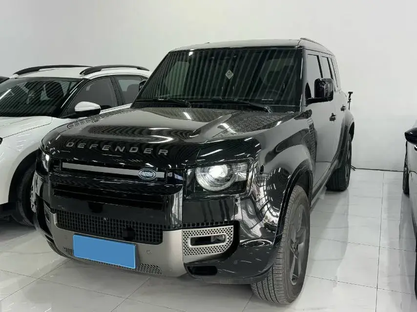 2025 Land Rover Defender 3.0T 400HP L6 8AT