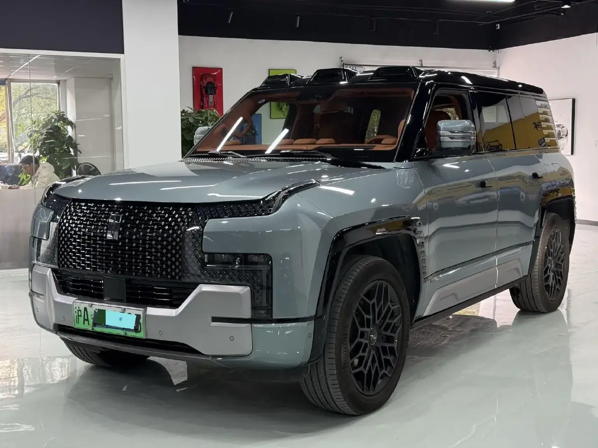 2023 YangWang U8 2.0T 272HP L4 REEV 49.05KWH