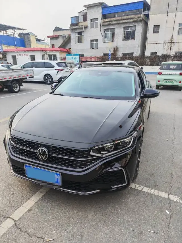 2023 Volkswagen Passat 2.0T 186HP L4 7DCT