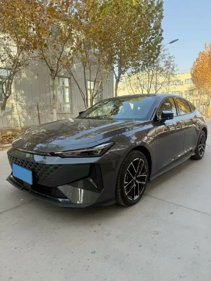 2024 ChangAn UNI-V iDD 1.5L 110HP L4 E-CVT PHEV 18.99KWH