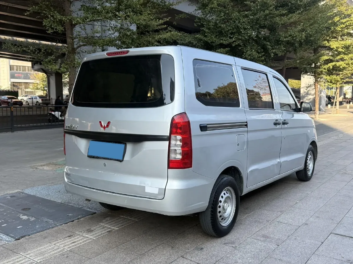 2019 WuLing HongGuang V 1.5L 99HP L4 6MT,autocango,china used car exporter,china ev exporter,chinese used car exporter,chinese used ev exporter