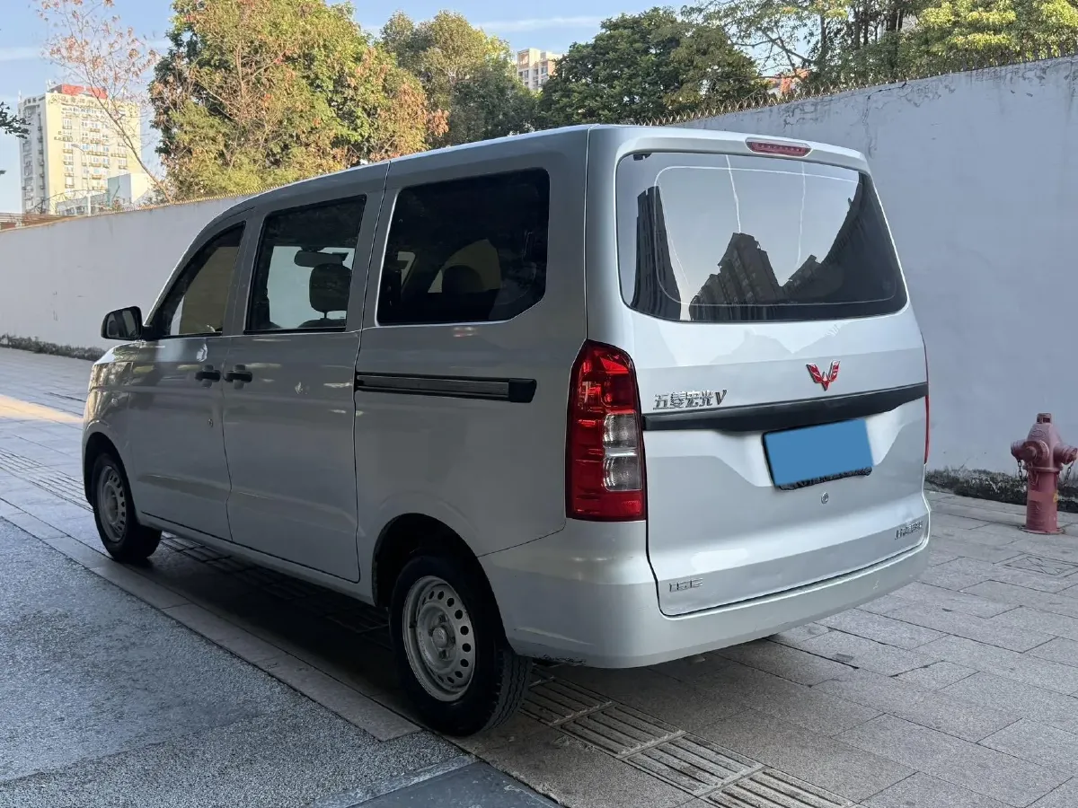 2019 WuLing HongGuang V 1.5L 99HP L4 6MT,autocango,china used car exporter,china ev exporter,chinese used car exporter,chinese used ev exporter