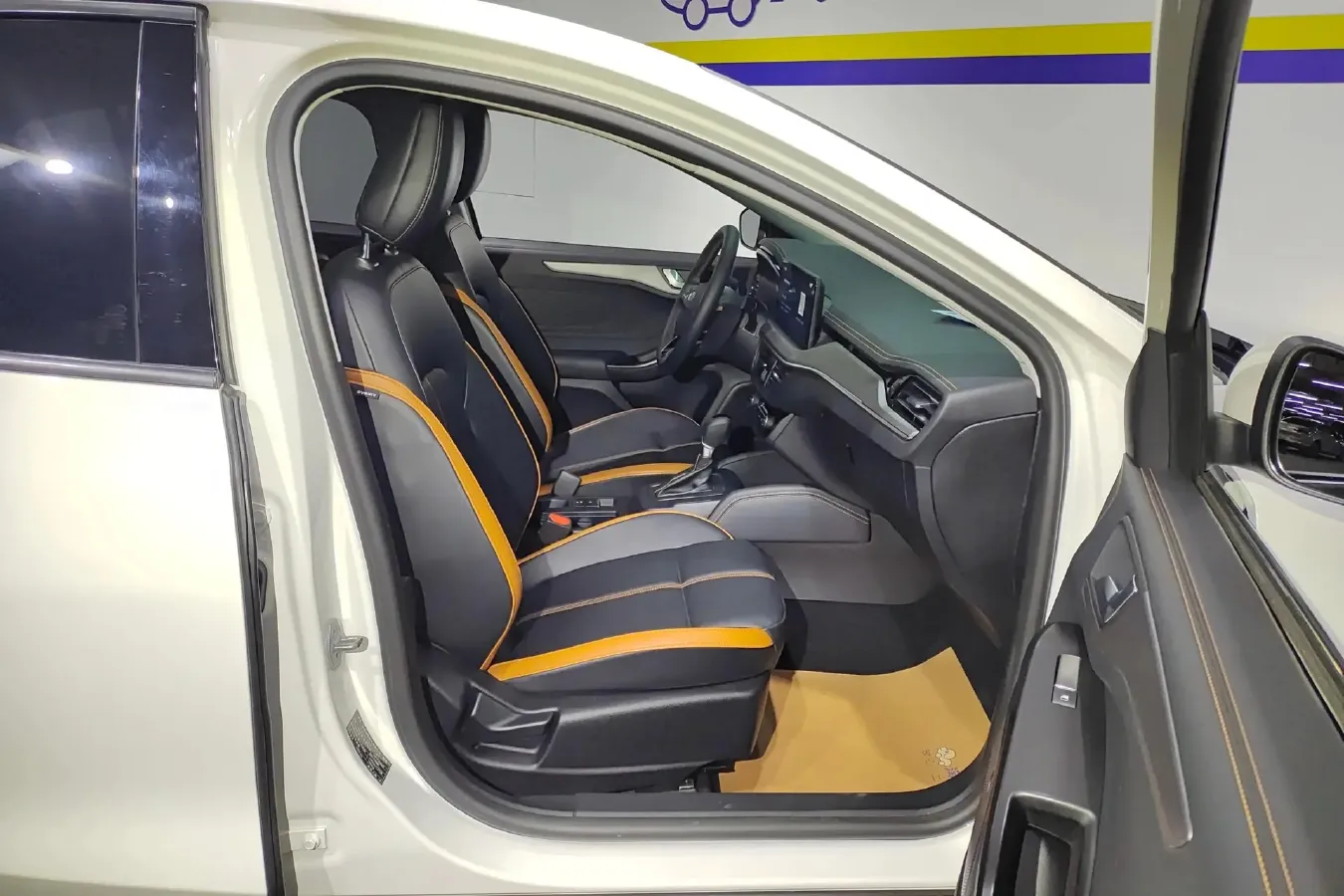 2022 Ford Focus 1.5T 177HP L4 6AT,autocango,china used car exporter,china ev exporter,chinese used car exporter,chinese used ev exporter