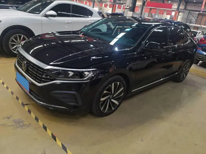 2024 Volkswagen Passat 2.0T 186HP L4 7DCT