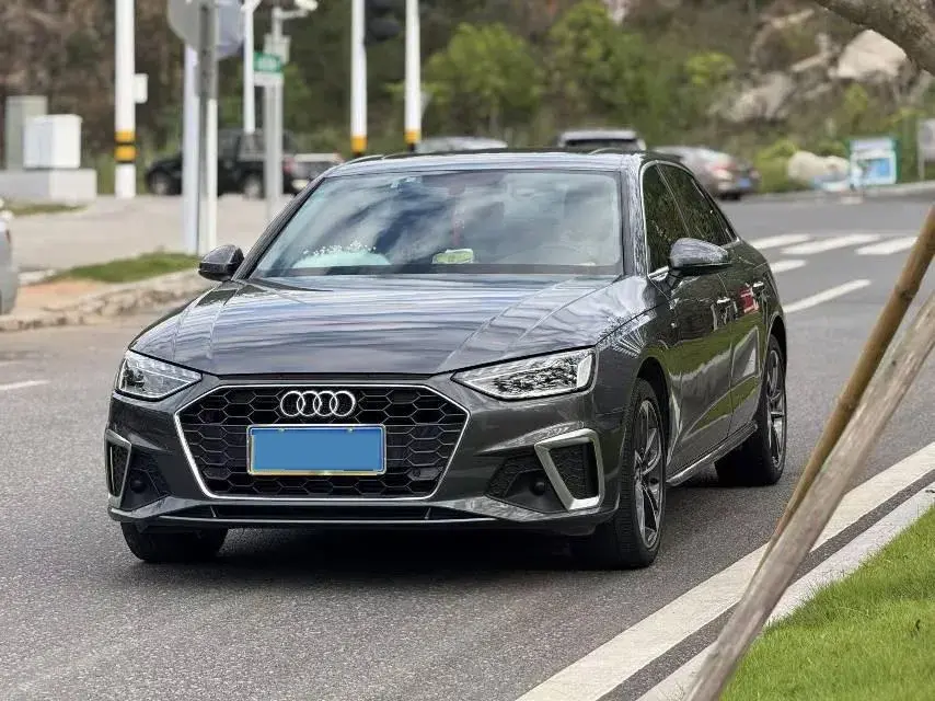 2022 Audi A4L 2.0T 190HP L4 7DCT