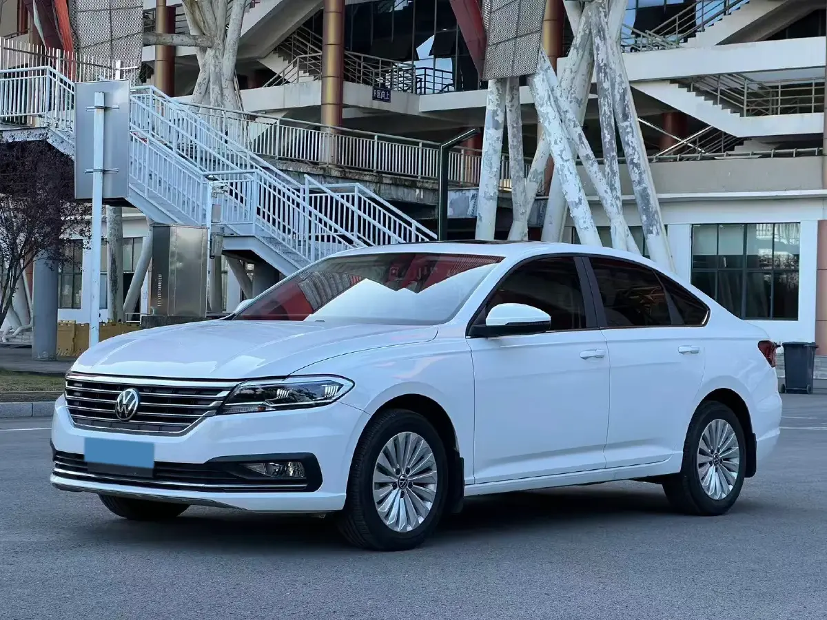 2022 Volkswagen Sagitar 1.2T 116HP L4 7DCT