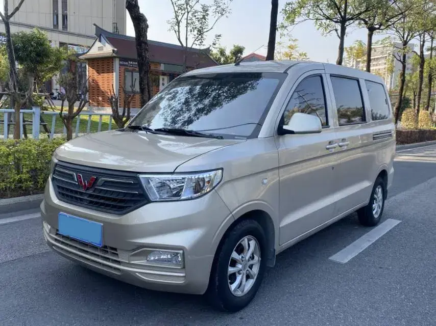 2019 WuLing HongGuang V 1.5L 99HP L4 6MT