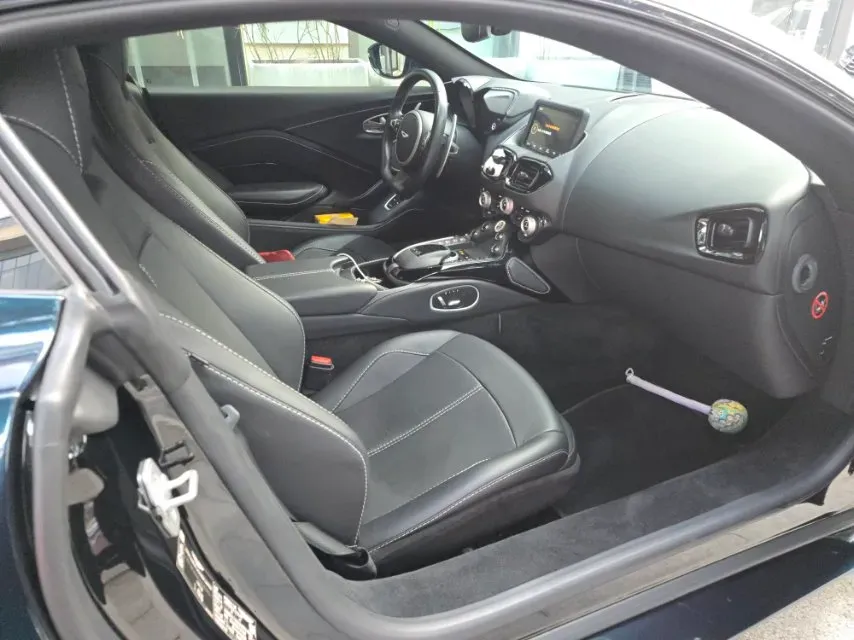 2023 Aston Martin V8 Vantage 4.0T 510HP V8 8AT,autocango,china used car exporter,china ev exporter,chinese used car exporter,chinese used ev exporter