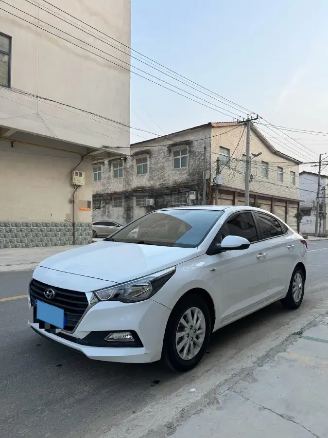 2016 Hyundai Verna 1.4L 100HP L4 6AT
