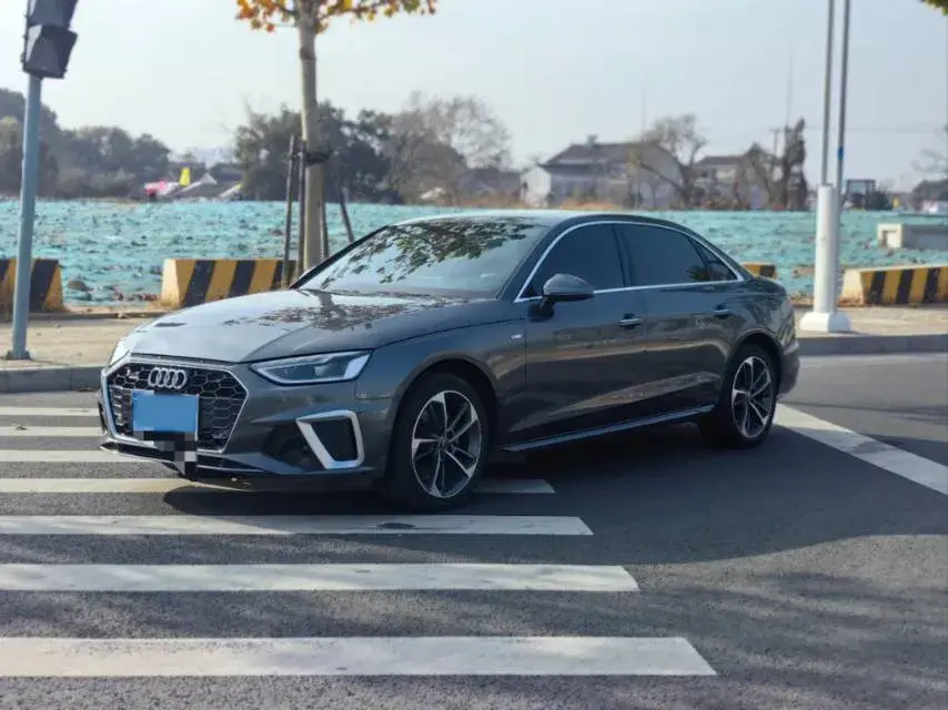 2022 Audi A4L 2.0T 190HP L4 7DCT