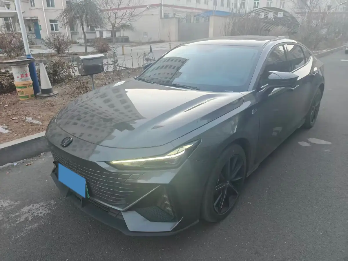 2023 ChangAn UNI-V iDD 1.5T 170HP L4 6TCT PHEV 18.4KWH