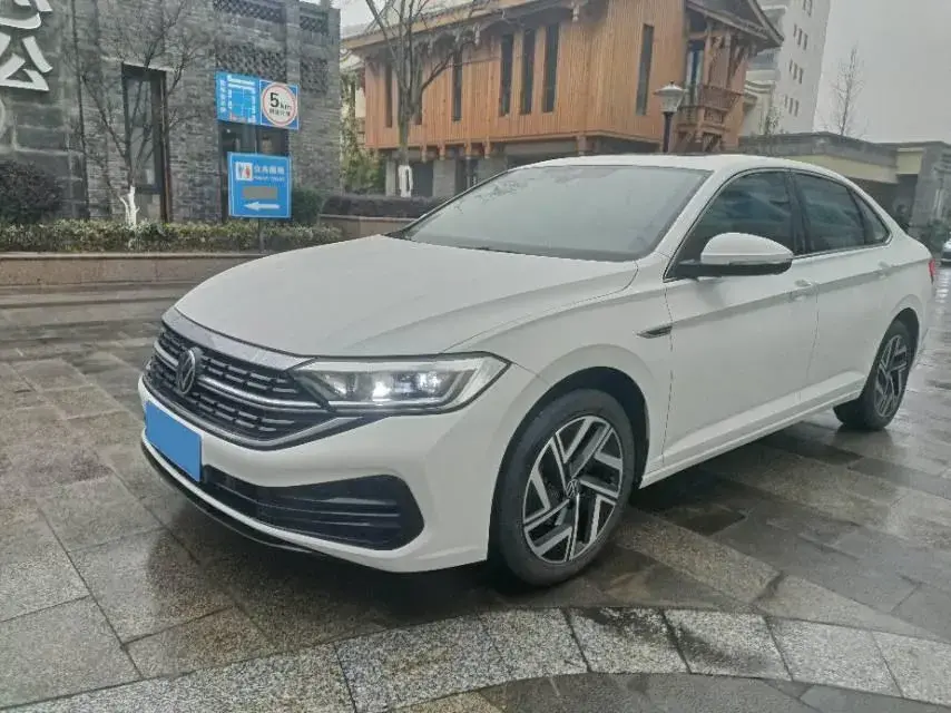 2022 Volkswagen Sagitar 1.2T 116HP L4 7DCT