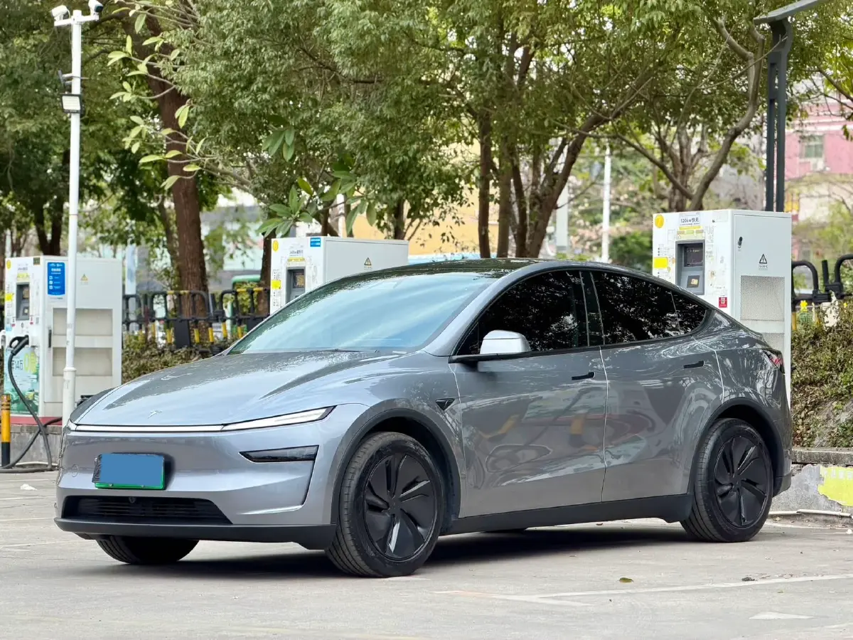2025 Tesla Model Y BEV 62.5KWH