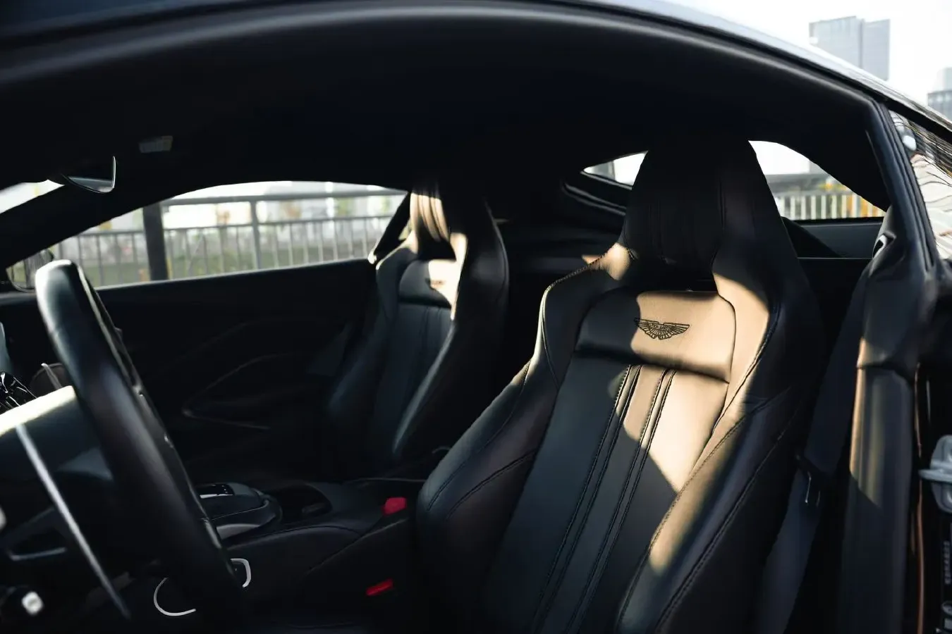 2020 Aston Martin V8 Vantage 4.0T 510HP V8 8AT,autocango,china used car exporter,china ev exporter,chinese used car exporter,chinese used ev exporter