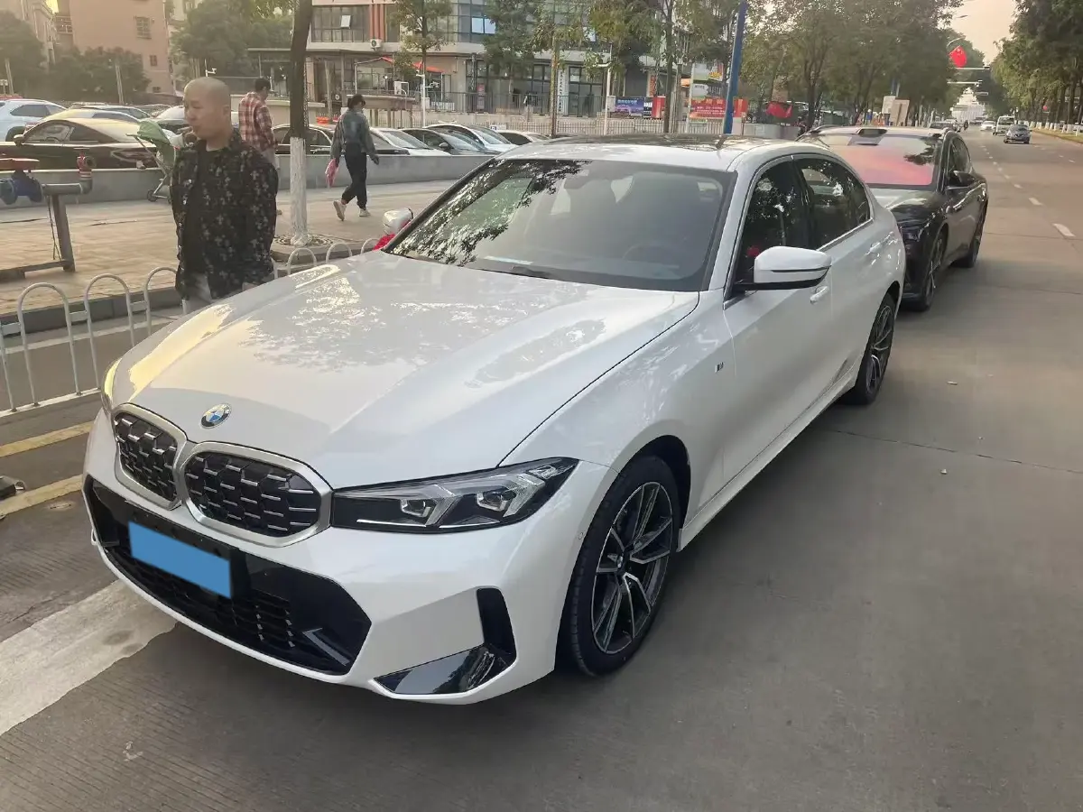 2025 BMW 3 Series 2.0T 184HP L4 8AT