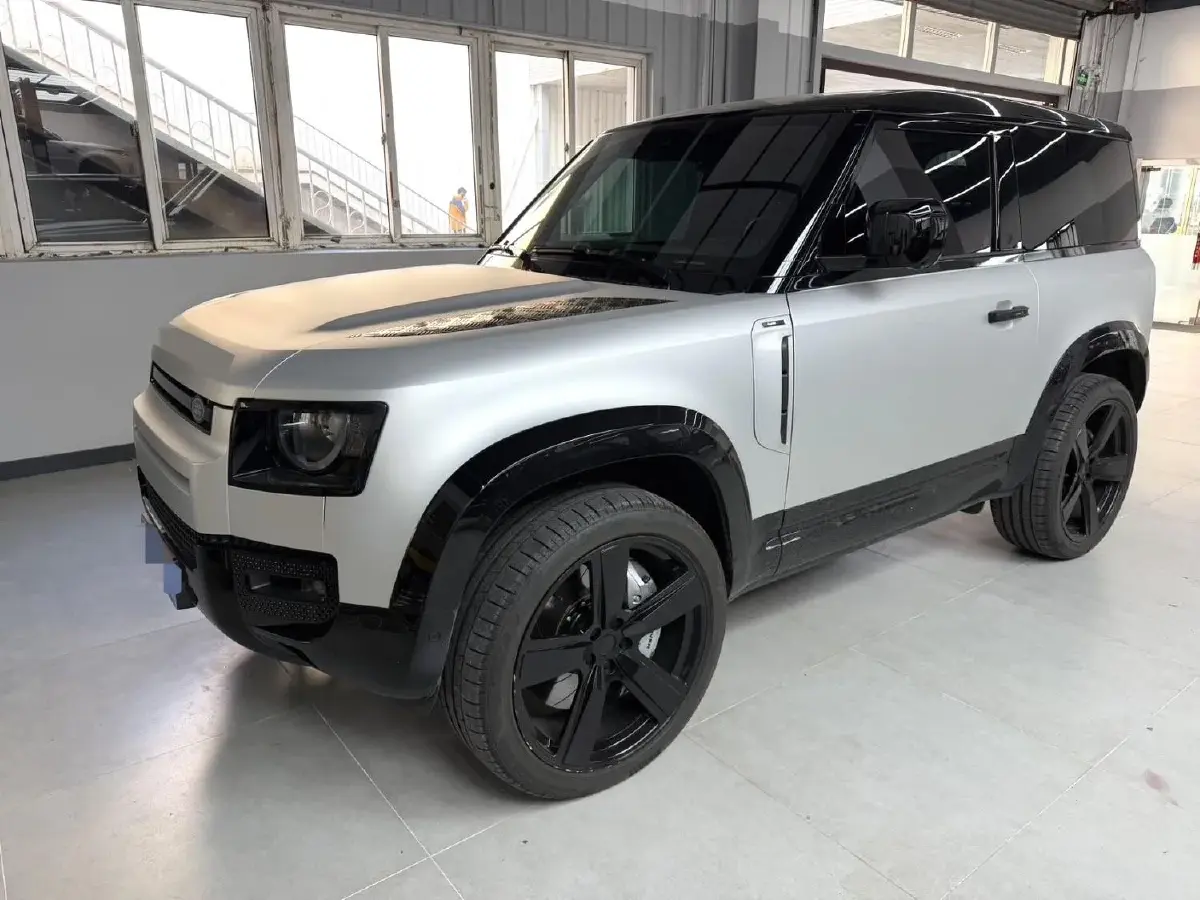 2025 Land Rover Defender 3.0T 400HP L6 8AT