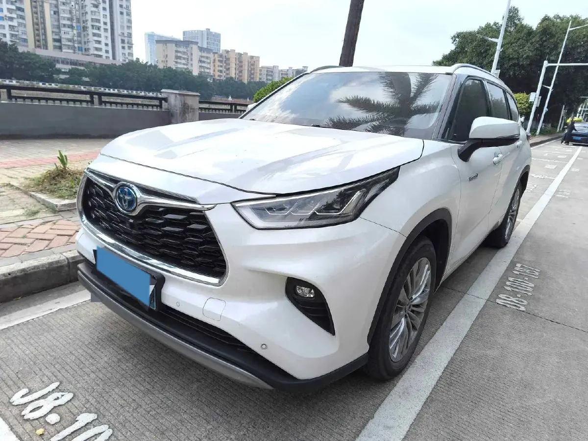 2022 Toyota Highlander 2.5L 192HP L4 E-CVT Hybrid