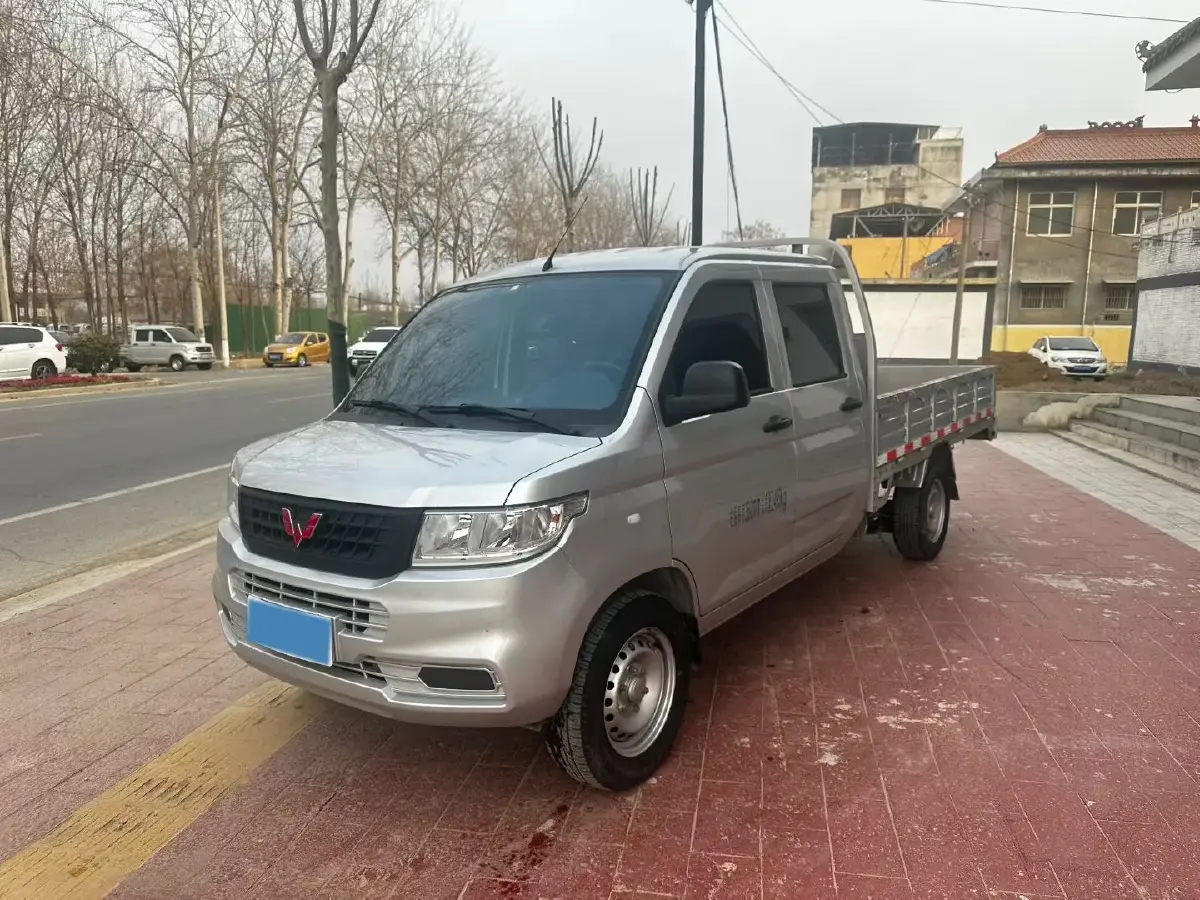 2023 WuLing RongGuang New Truck 2.0L 136HP L4 5MT
