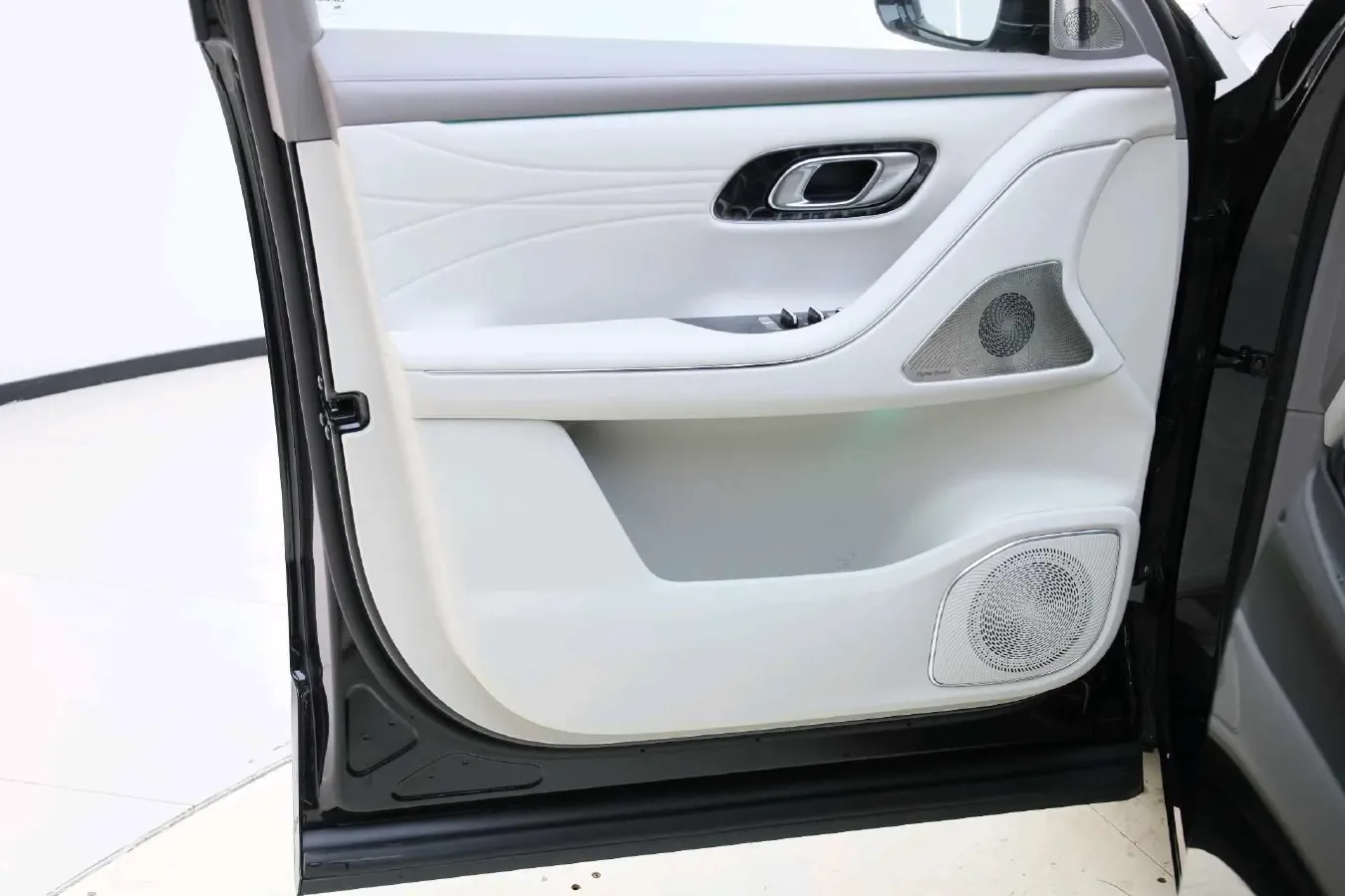 2025 Geely Galaxy M9 1.5T 163HP L4 3DHT PHEV,autocango,china used car exporter,china ev exporter,chinese used car exporter,chinese used ev exporter