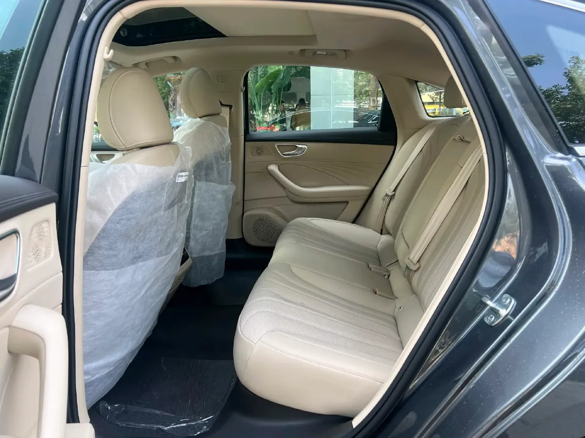 2025 Roewe M7 DMH 1.5L 112HP L4 1DHT PHEV,autocango,china used car exporter,china ev exporter,chinese used car exporter,chinese used ev exporter