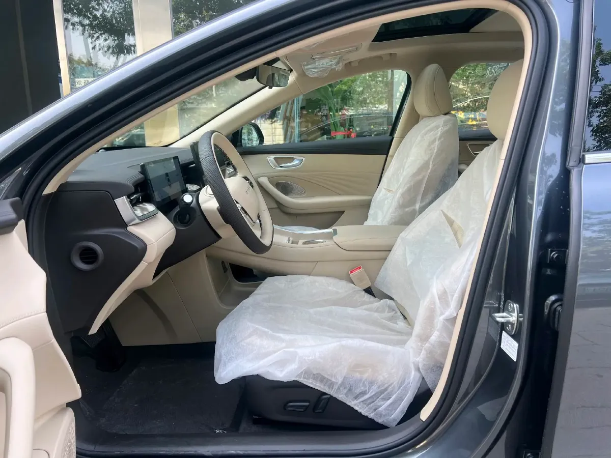 2025 Roewe M7 DMH 1.5L 112HP L4 1DHT PHEV,autocango,china used car exporter,china ev exporter,chinese used car exporter,chinese used ev exporter