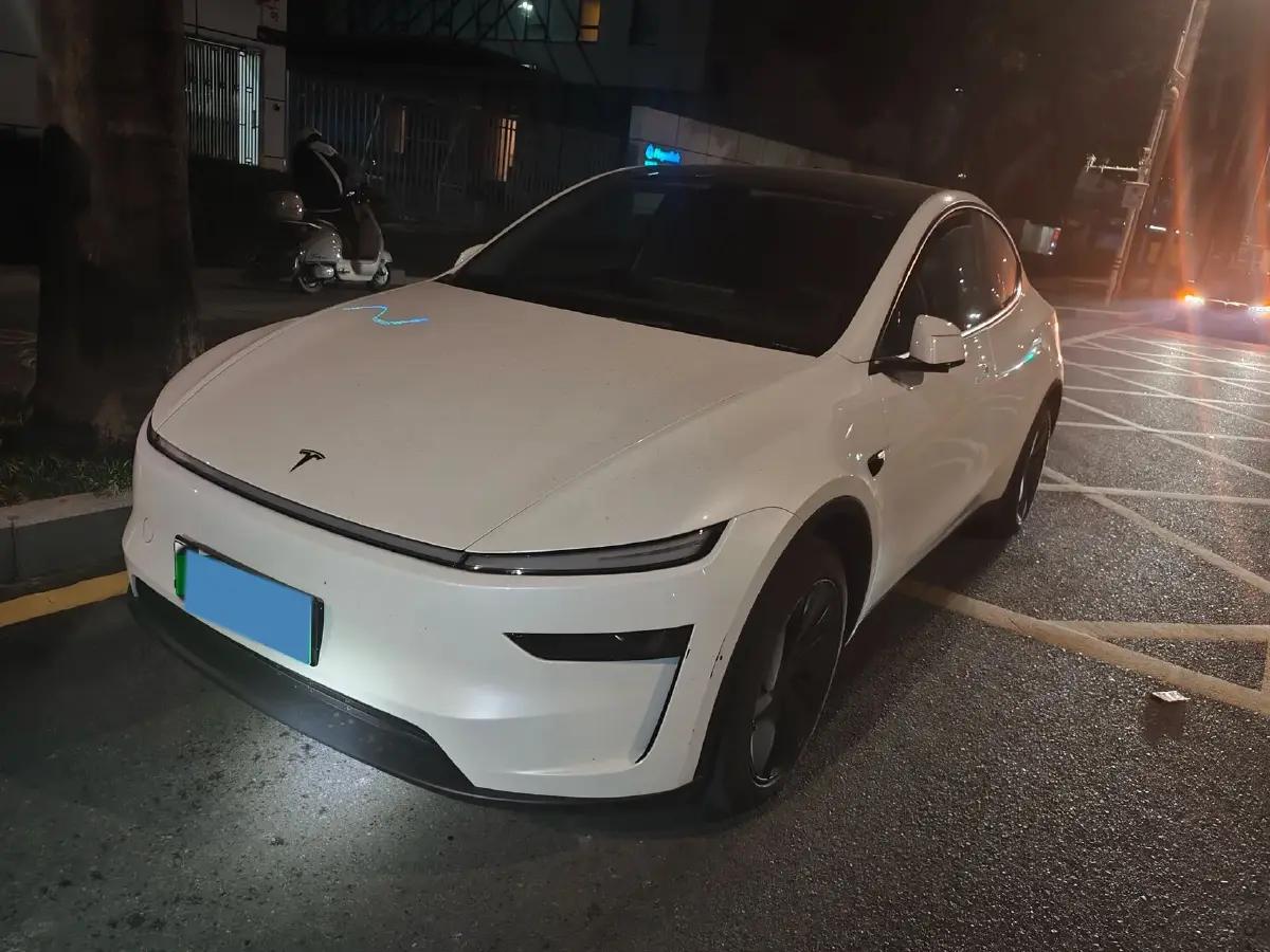 2025 Tesla Model Y BEV 62.5KWH