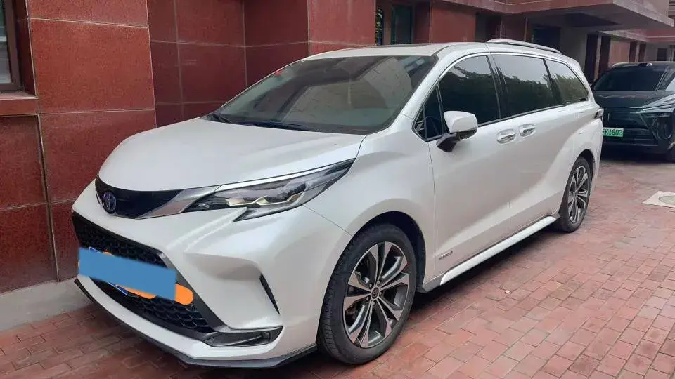 2024 Toyota Granvia 2.5L 189HP L4 E-CVT Hybrid