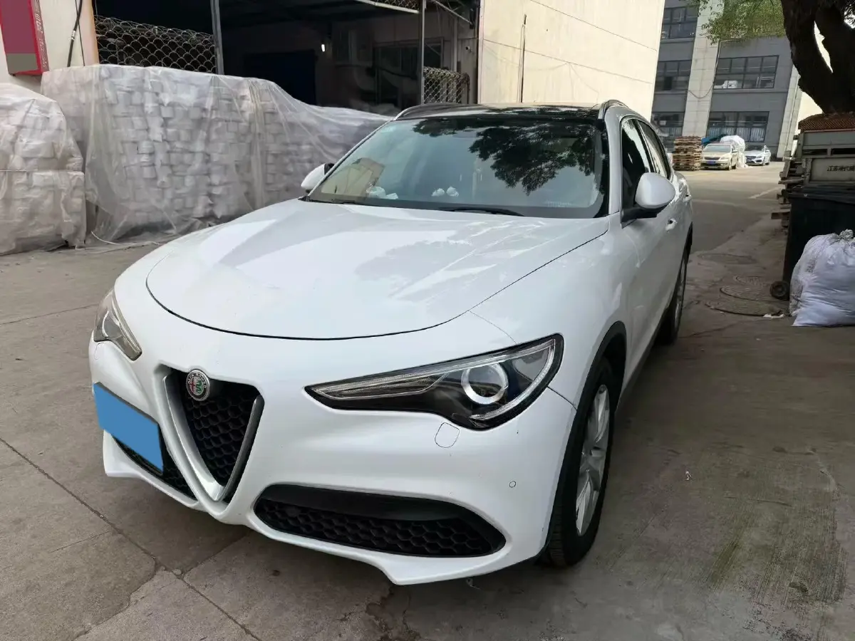 2017 Alfa Romeo Stelvio 2.0T 280HP L4 8AT