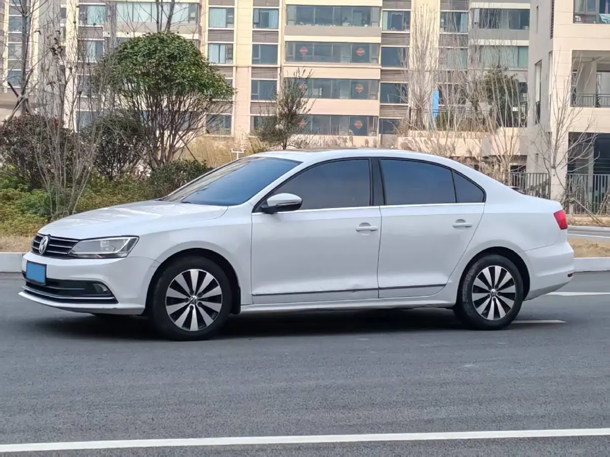 2018 Volkswagen Sagitar 1.2T 110HP L4 7DCT