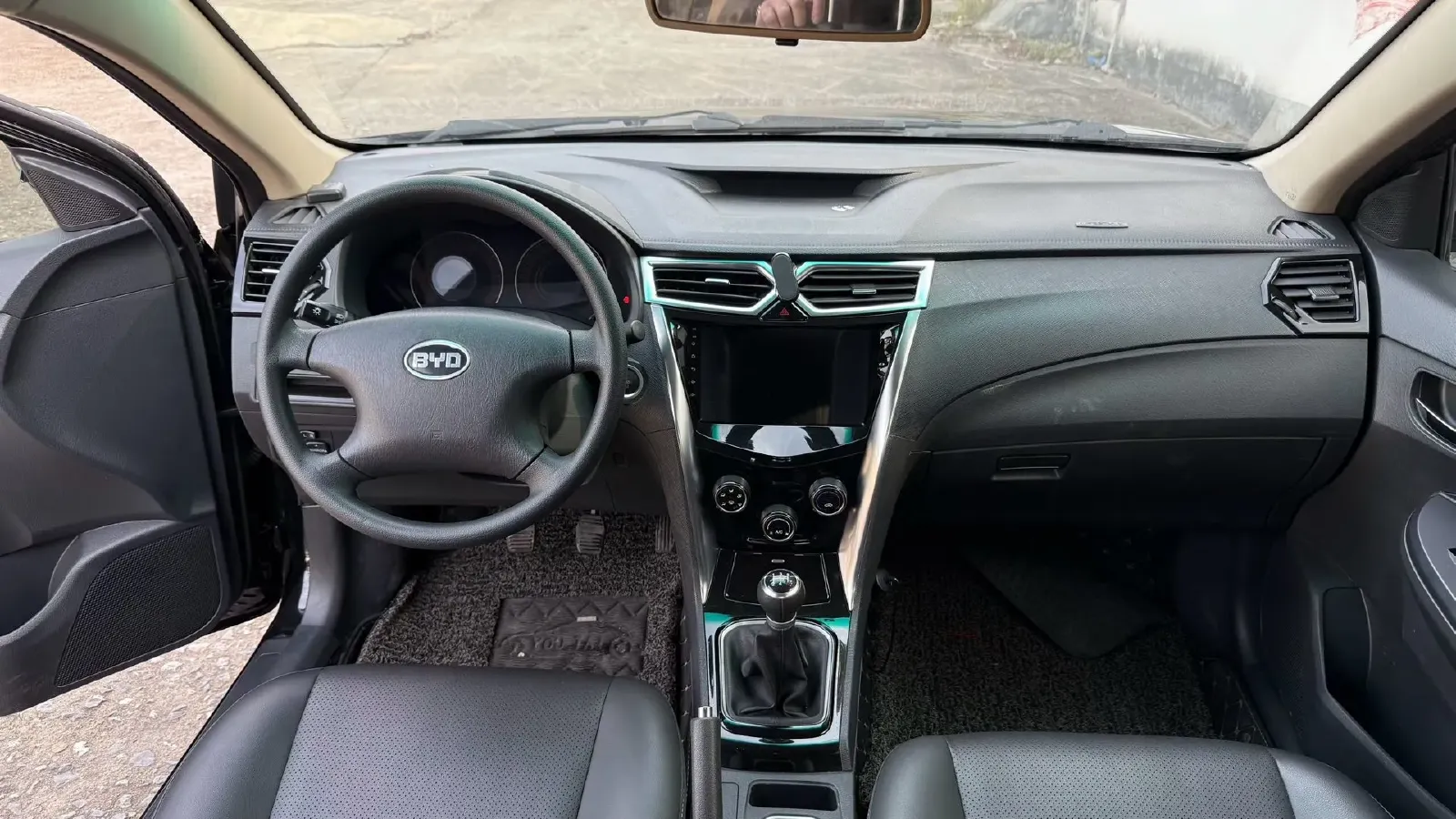 2020 BYD F3 1.5L 109HP L4 5MT,autocango,china used car exporter,china ev exporter,chinese used car exporter,chinese used ev exporter