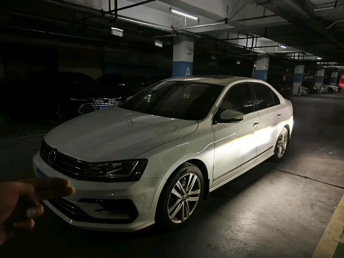 2018 Volkswagen Sagitar 1.4T 150HP L4 7DCT