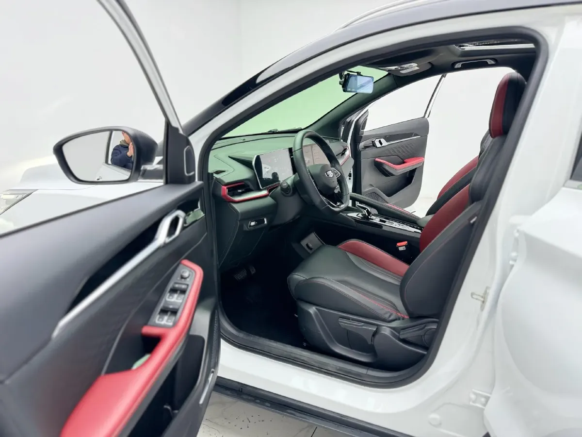 2022 Geely Coolray 1.5T 181HP L4 7DCT,autocango,china used car exporter,china ev exporter,chinese used car exporter,chinese used ev exporter