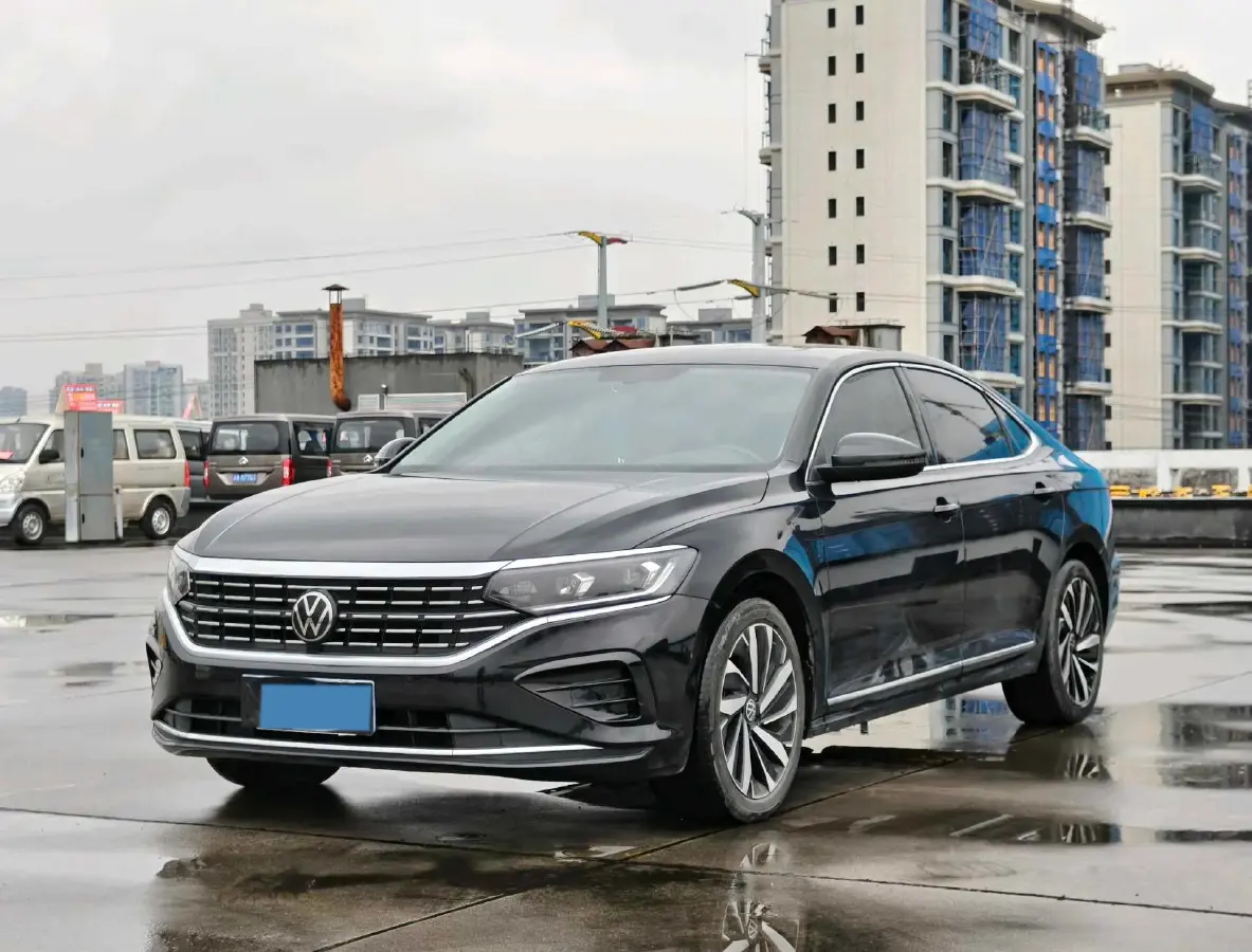 2023 Volkswagen Passat 2.0T 186HP L4 7DCT