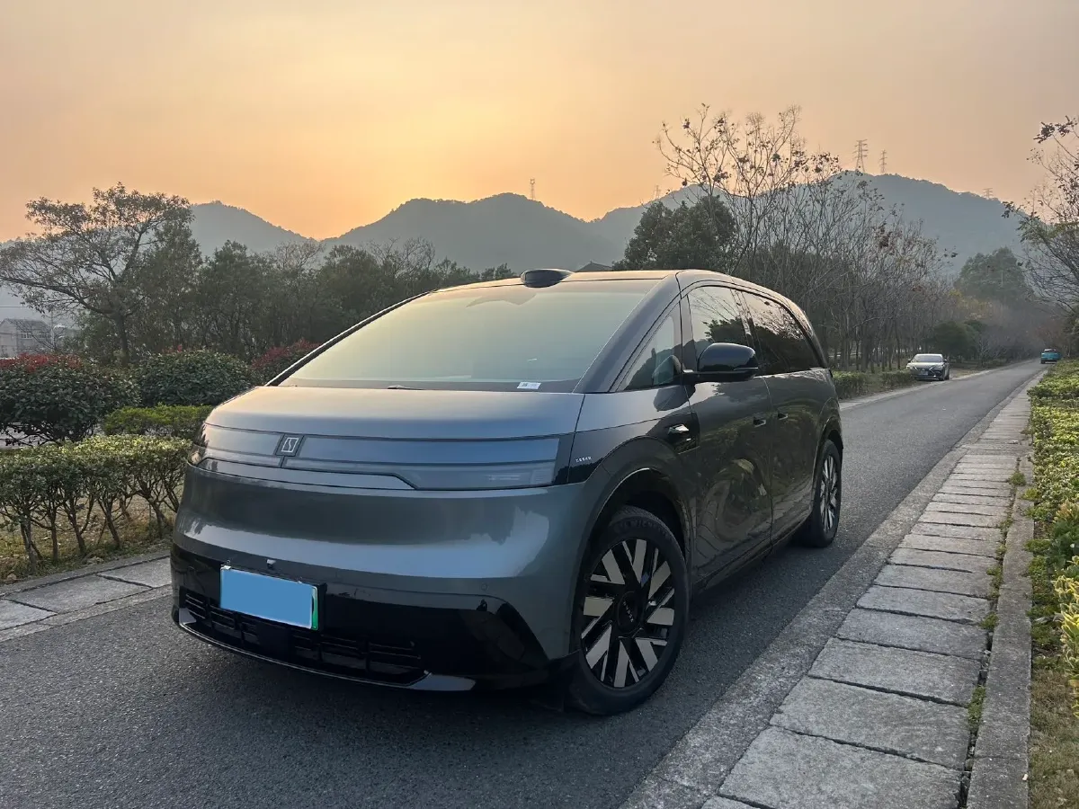 2025 Zeekr MIX BEV 102KWH,autocango,china used car exporter,china ev exporter,chinese used car exporter,chinese used ev exporter