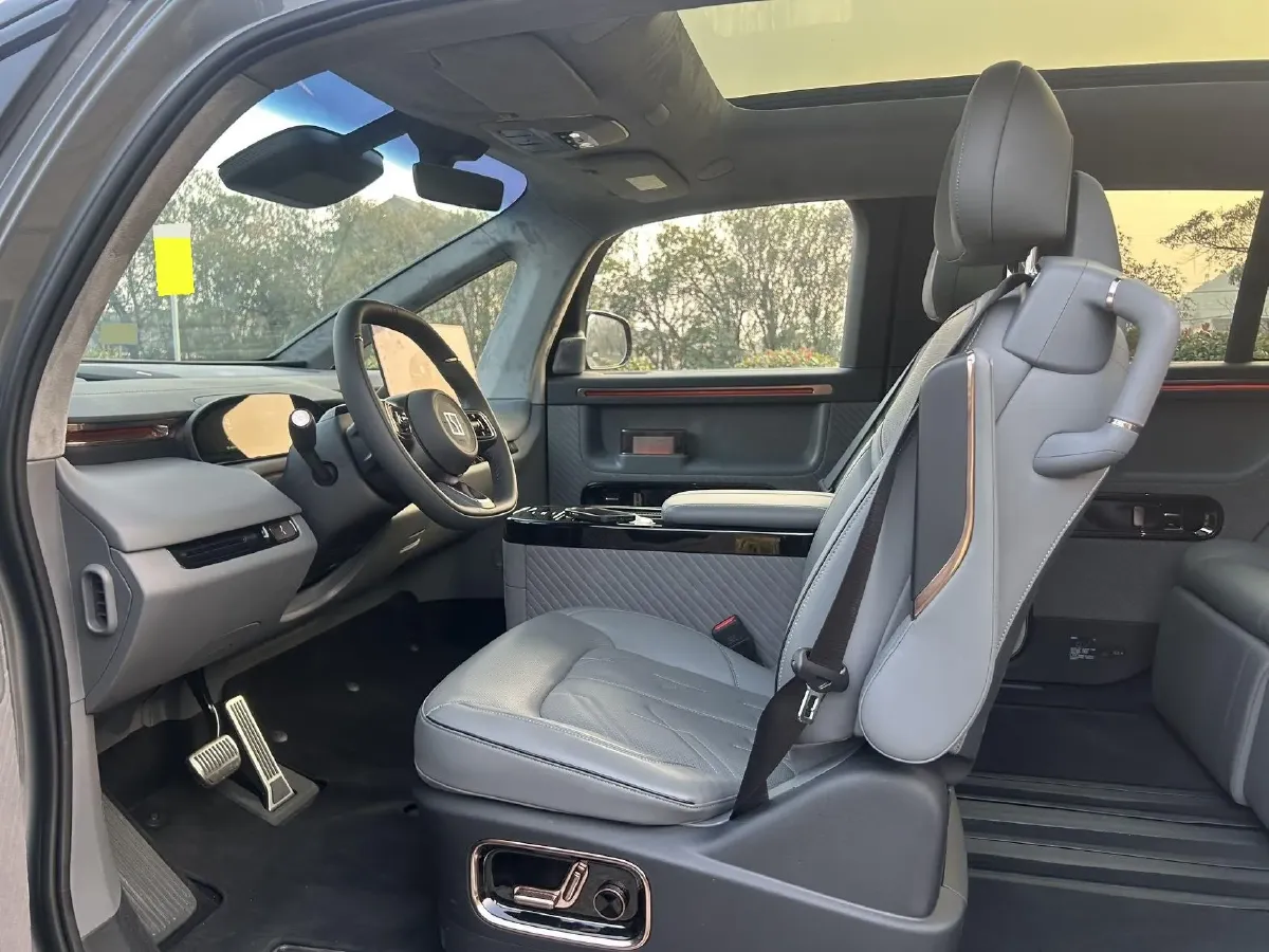 2025 Zeekr MIX BEV 102KWH,autocango,china used car exporter,china ev exporter,chinese used car exporter,chinese used ev exporter