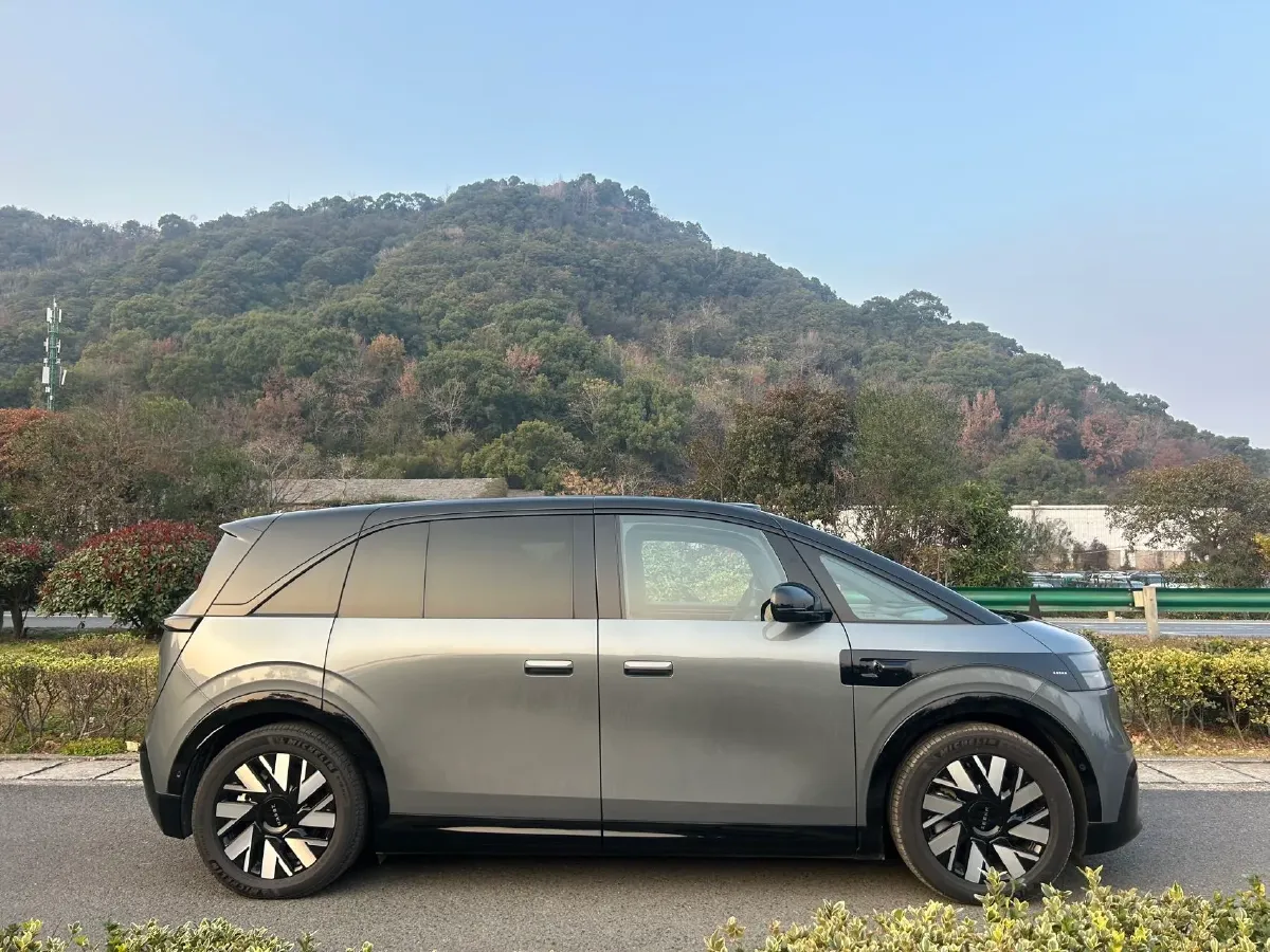 2025 Zeekr MIX BEV 102KWH,autocango,china used car exporter,china ev exporter,chinese used car exporter,chinese used ev exporter