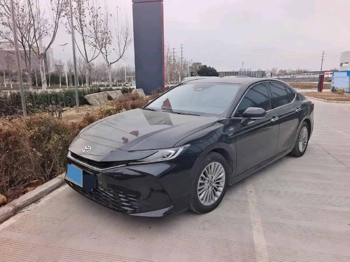 2024 Toyota Camry 2.0L 152HP L4 E-CVT Hybrid